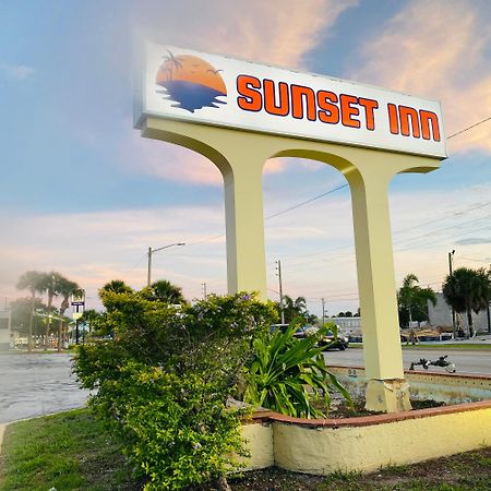 Sunset Inn- Fort Pierce, Fl Buitenkant foto