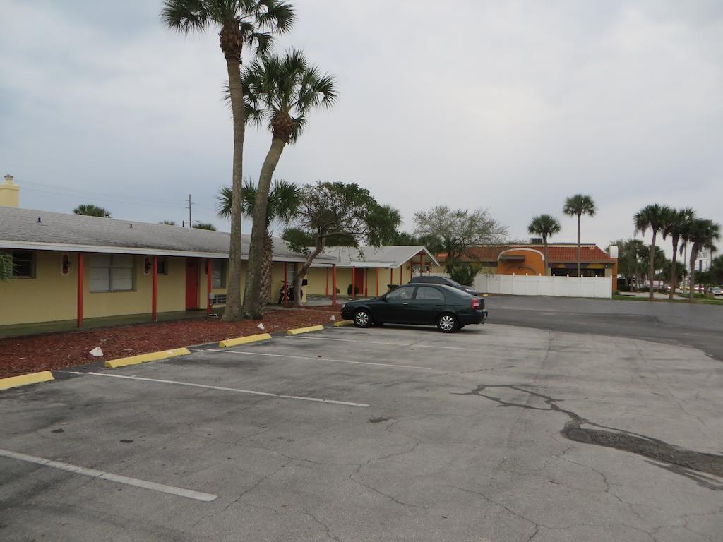 Sunset Inn- Fort Pierce, Fl Buitenkant foto