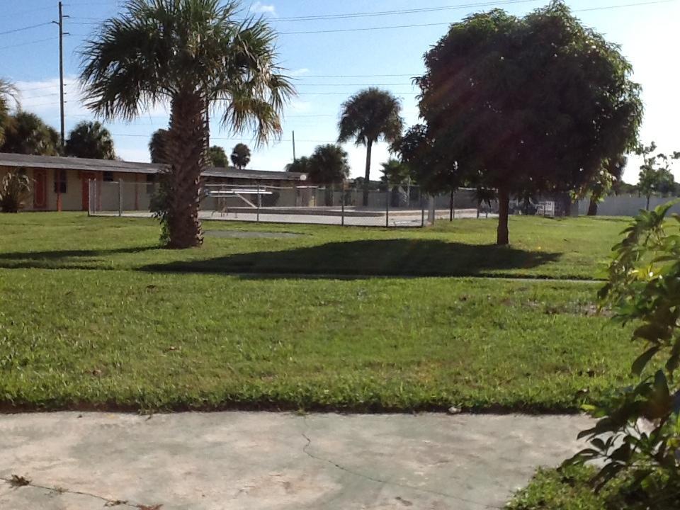Sunset Inn- Fort Pierce, Fl Buitenkant foto
