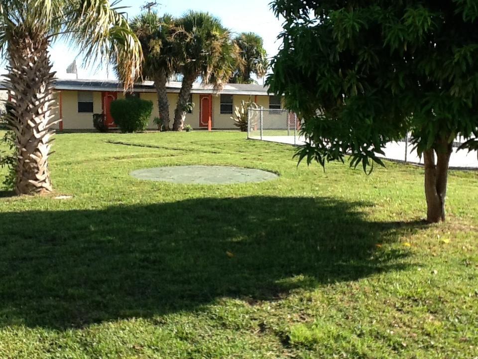 Sunset Inn- Fort Pierce, Fl Buitenkant foto