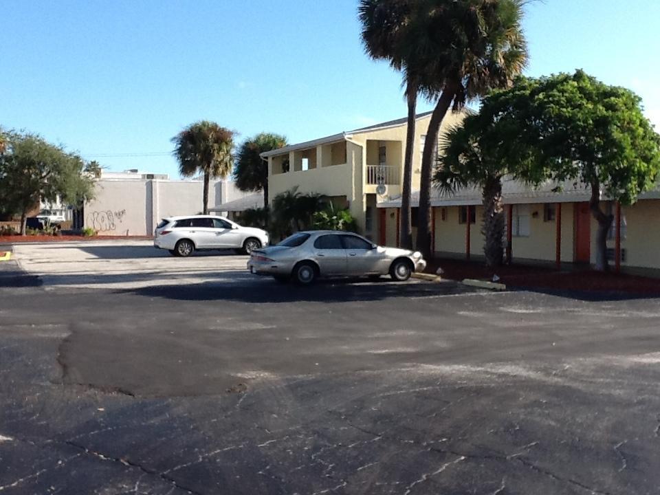 Sunset Inn- Fort Pierce, Fl Buitenkant foto