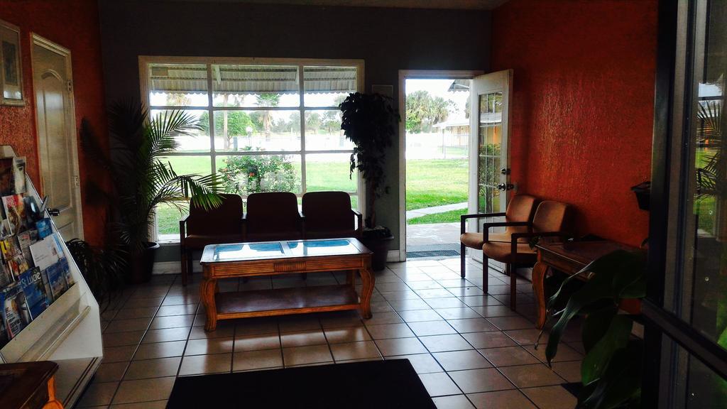 Sunset Inn- Fort Pierce, Fl Buitenkant foto