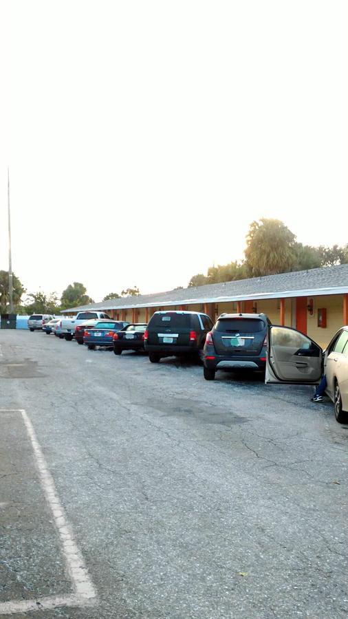 Sunset Inn- Fort Pierce, Fl Buitenkant foto