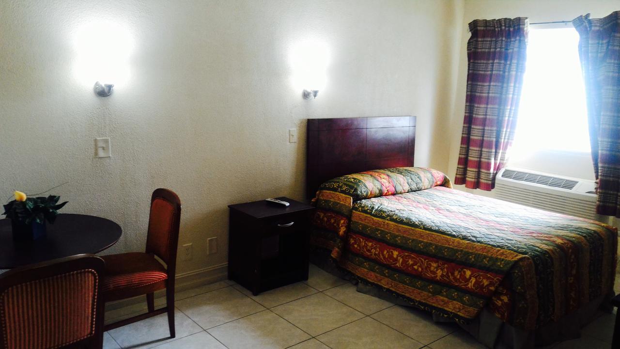 Sunset Inn- Fort Pierce, Fl Buitenkant foto