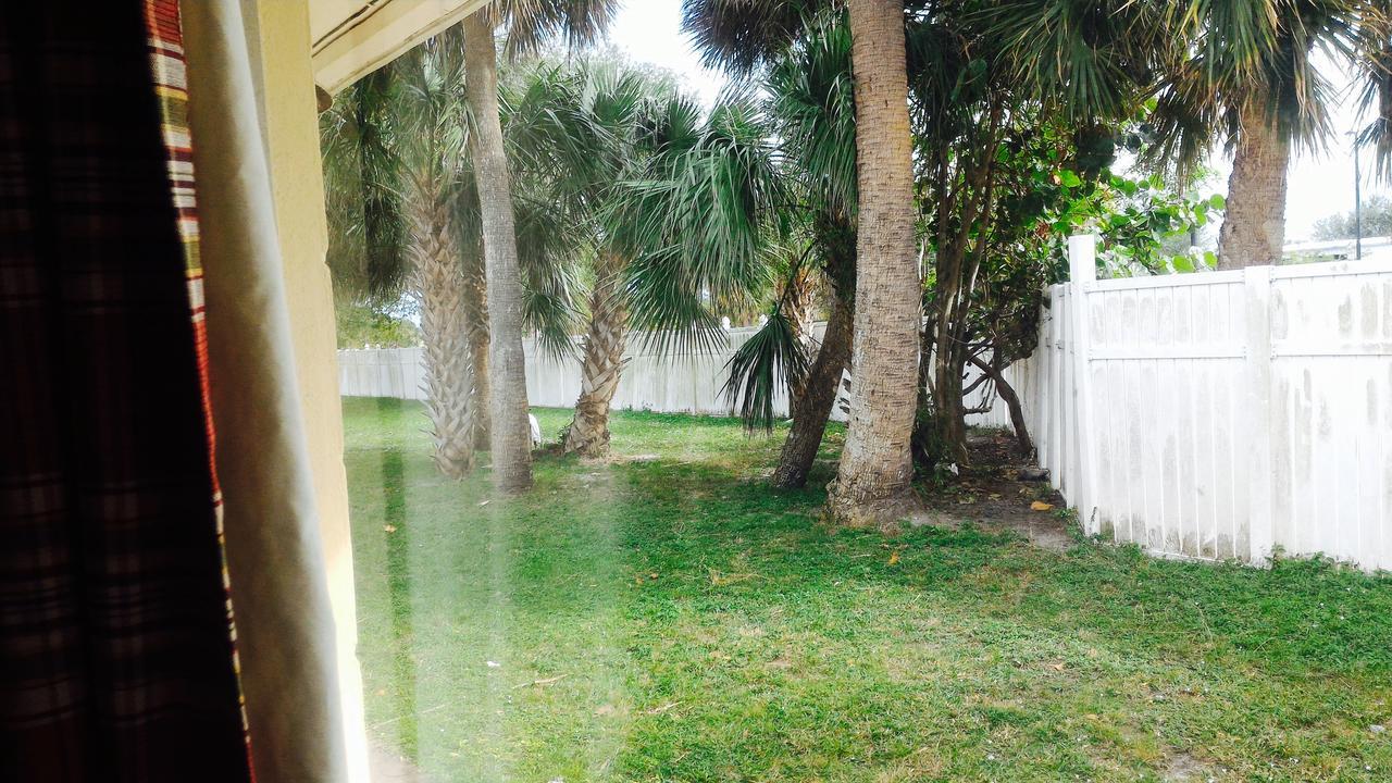 Sunset Inn- Fort Pierce, Fl Buitenkant foto