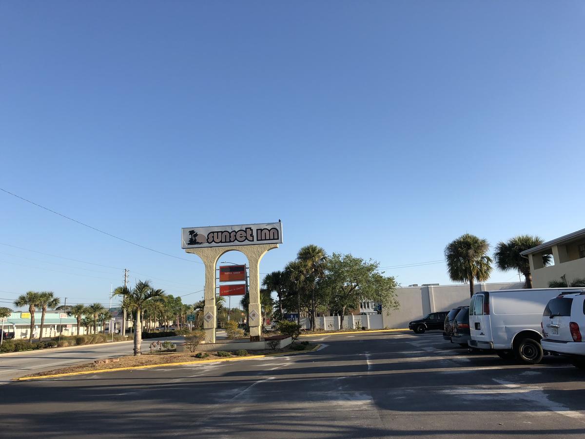 Sunset Inn- Fort Pierce, Fl Buitenkant foto