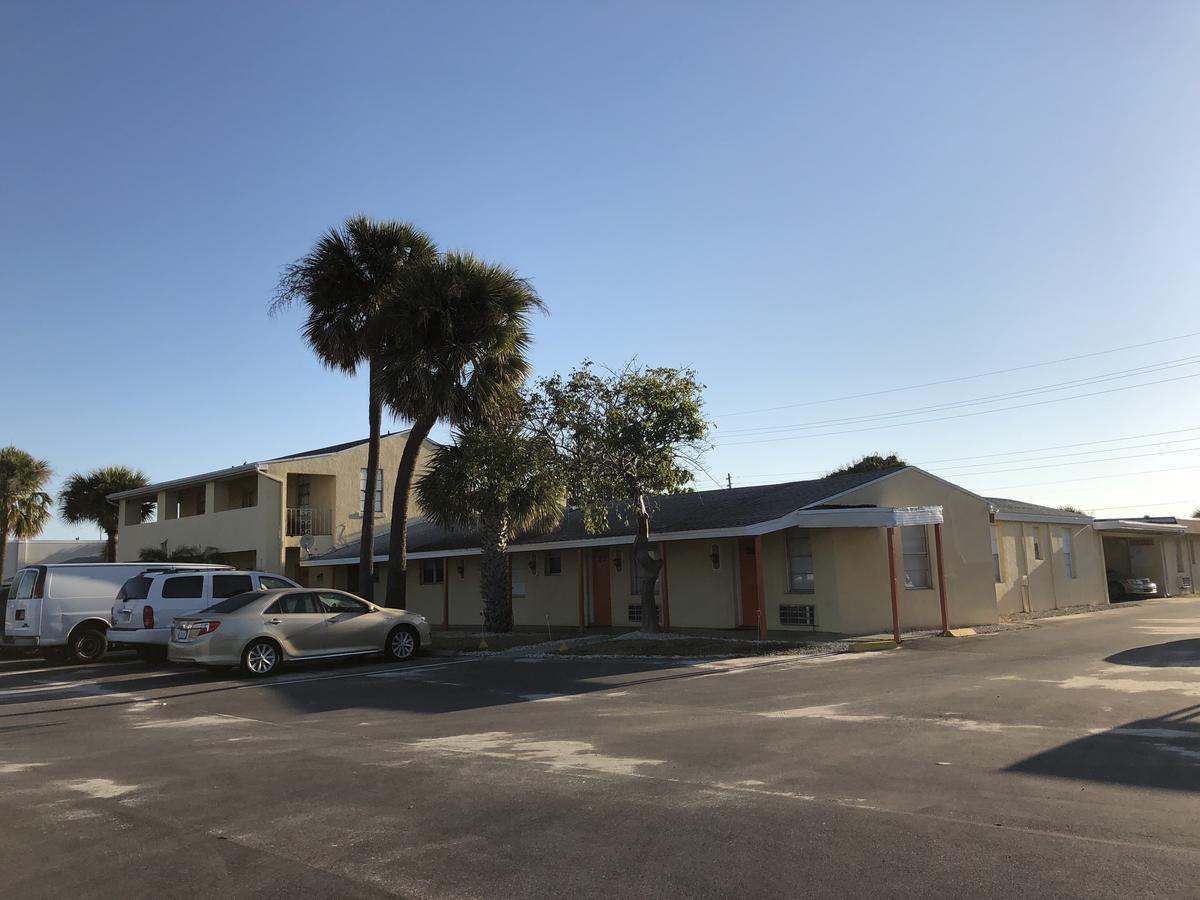 Sunset Inn- Fort Pierce, Fl Buitenkant foto