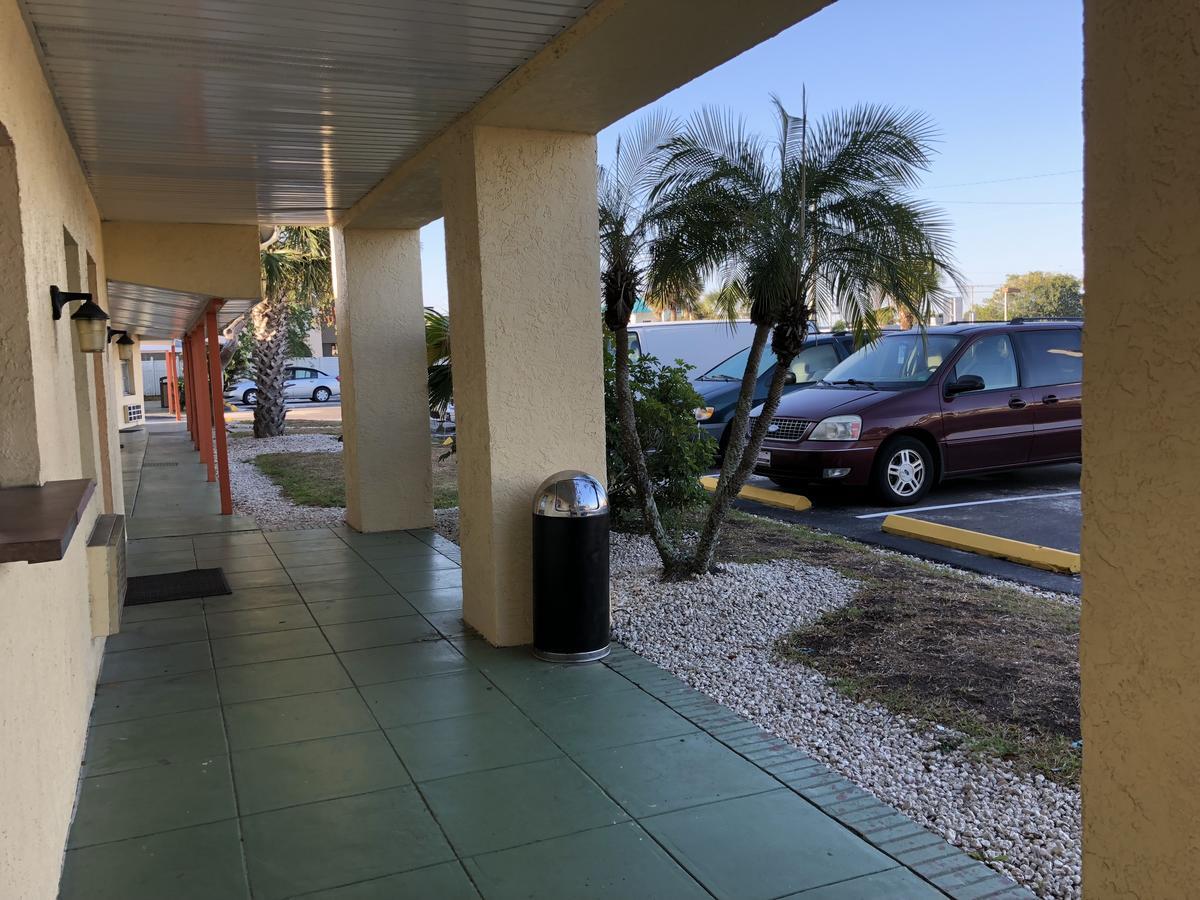 Sunset Inn- Fort Pierce, Fl Buitenkant foto