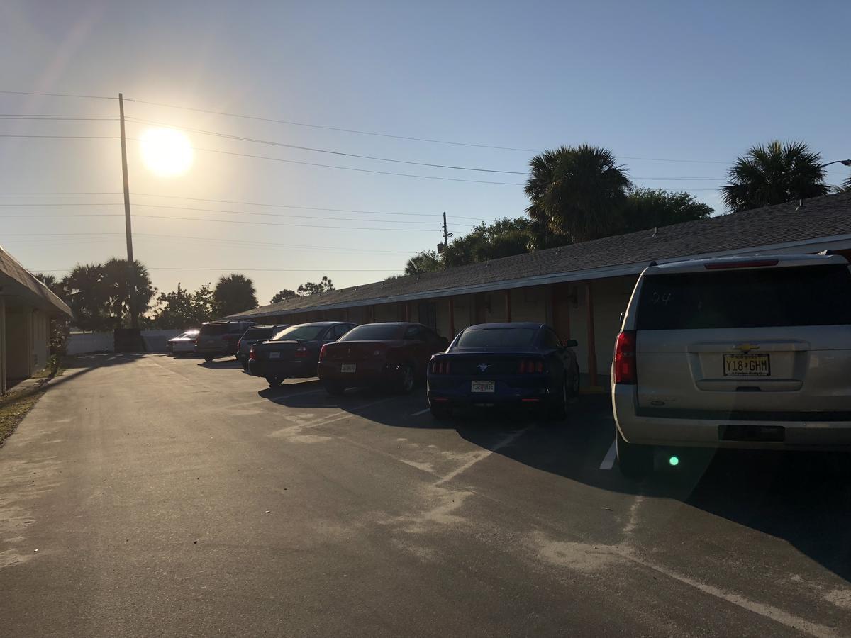 Sunset Inn- Fort Pierce, Fl Buitenkant foto