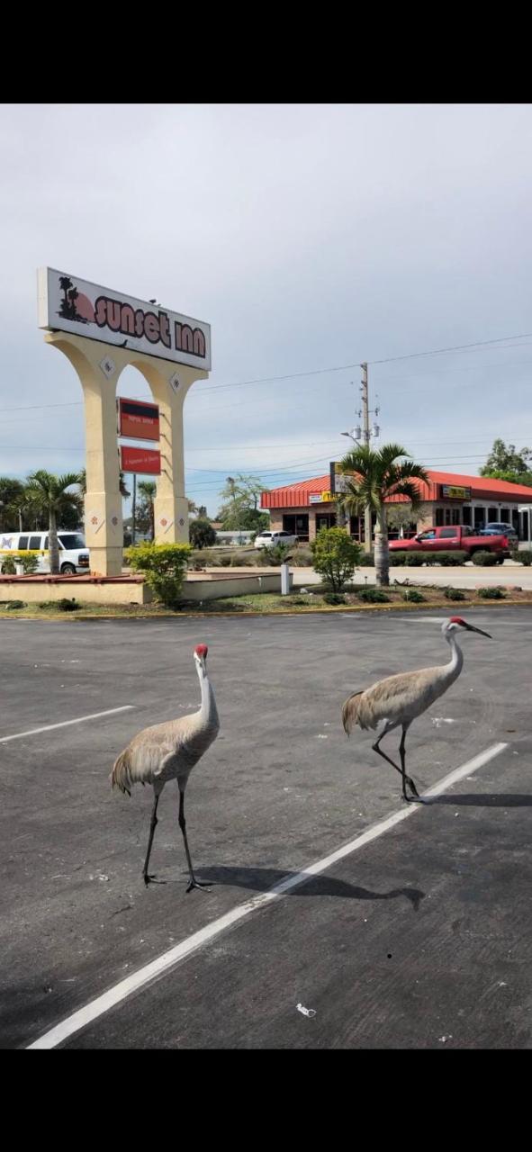 Sunset Inn- Fort Pierce, Fl Buitenkant foto